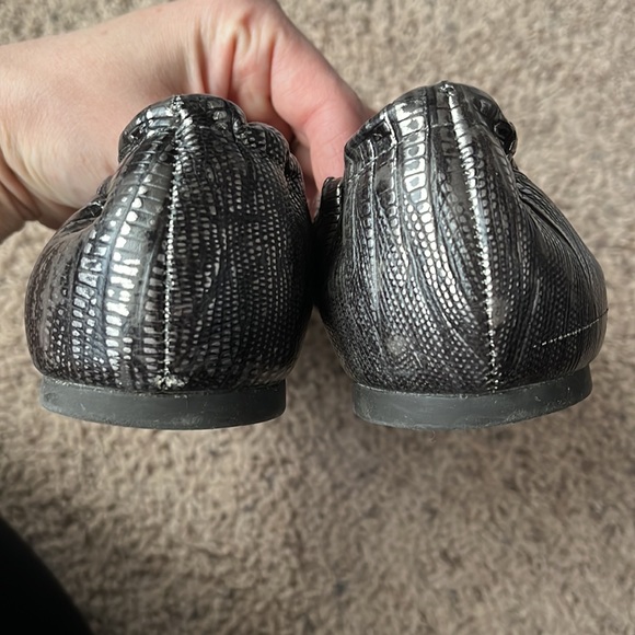 Tory Burch Reva Metal Logo Metallic Lizard flats in Pewter size 9 - Picture 6 of 12